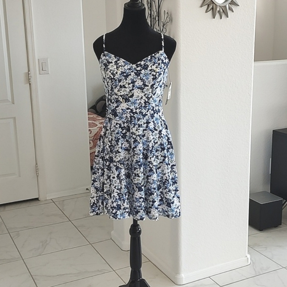 New BCX Spaghetti Strap Dress Floral Print NWT Blue White M  / S Has Stretch